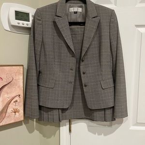 Women’s suit with skirt